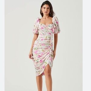 ASTR the label Emma ruched satiny Floral Puff Sleeve Dress size medium